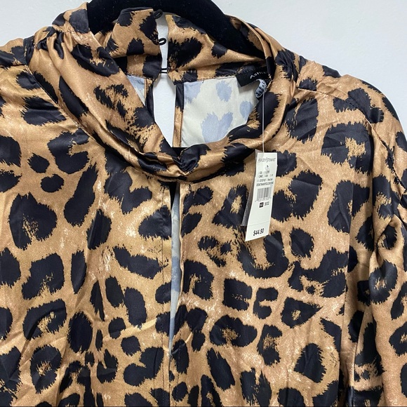 Plus size satin animal print blouse with keyhole size 30/32 - Picture 3 of 4